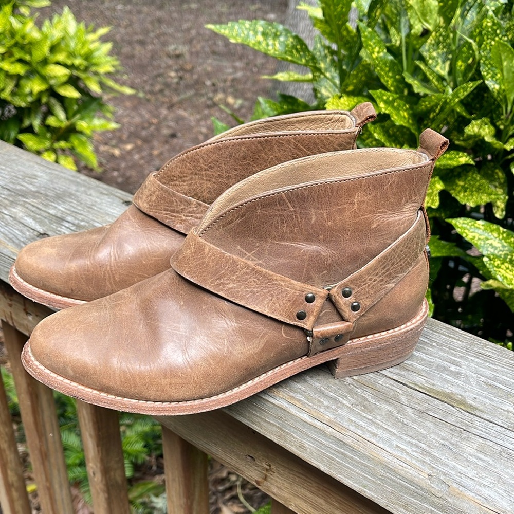 KOOLABURRA BY UGG Santa Barbara Dame Harness Ankle Bootie Light Tan Leather-Sz 6